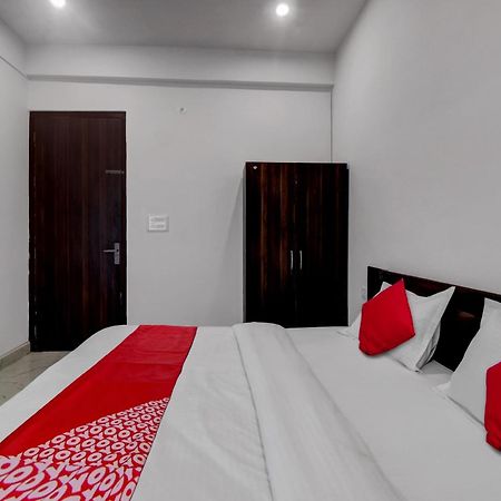 Hotel O Om Pushp Residency Матхура Экстерьер фото