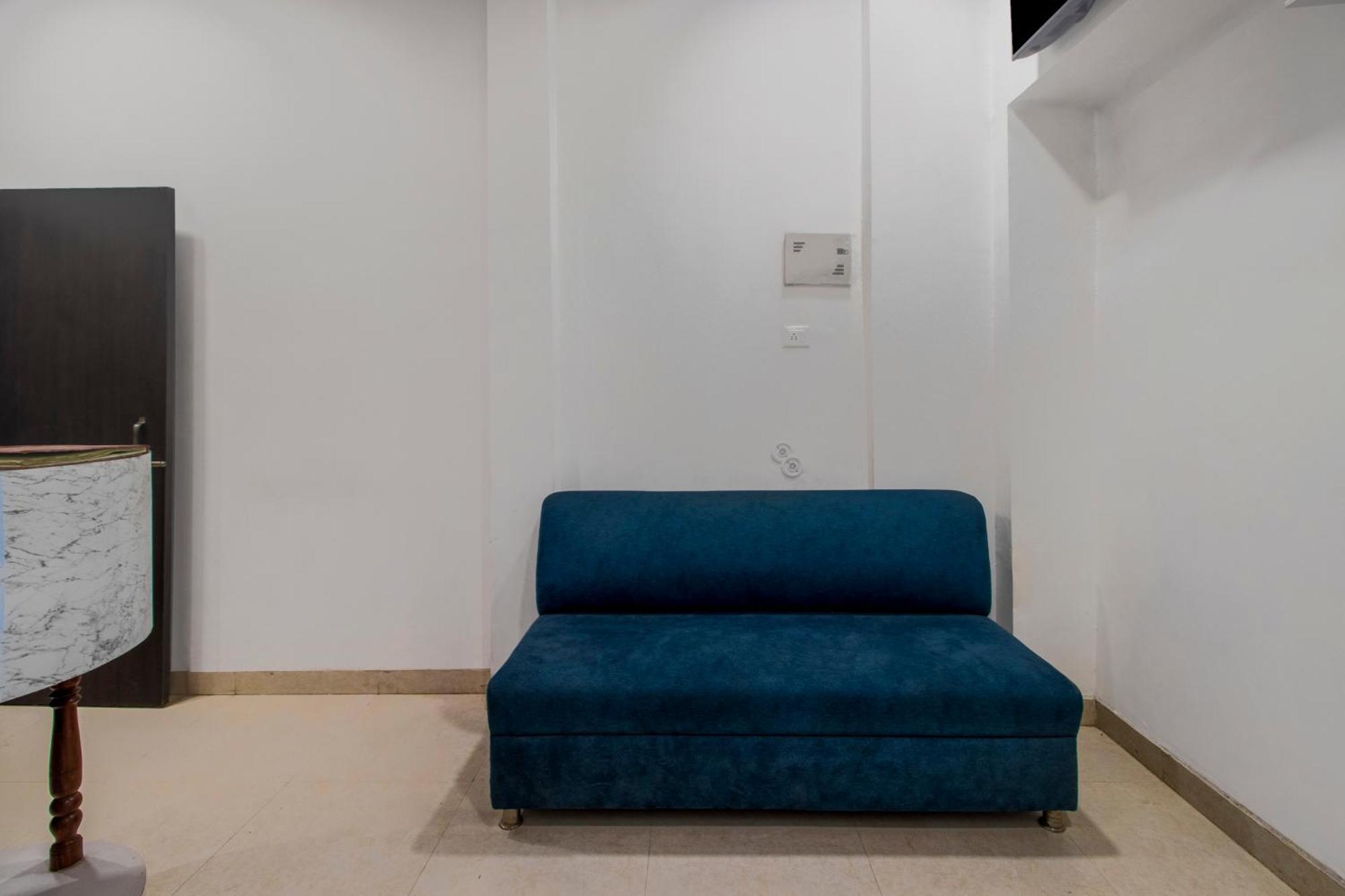 Hotel O Om Pushp Residency Матхура Экстерьер фото
