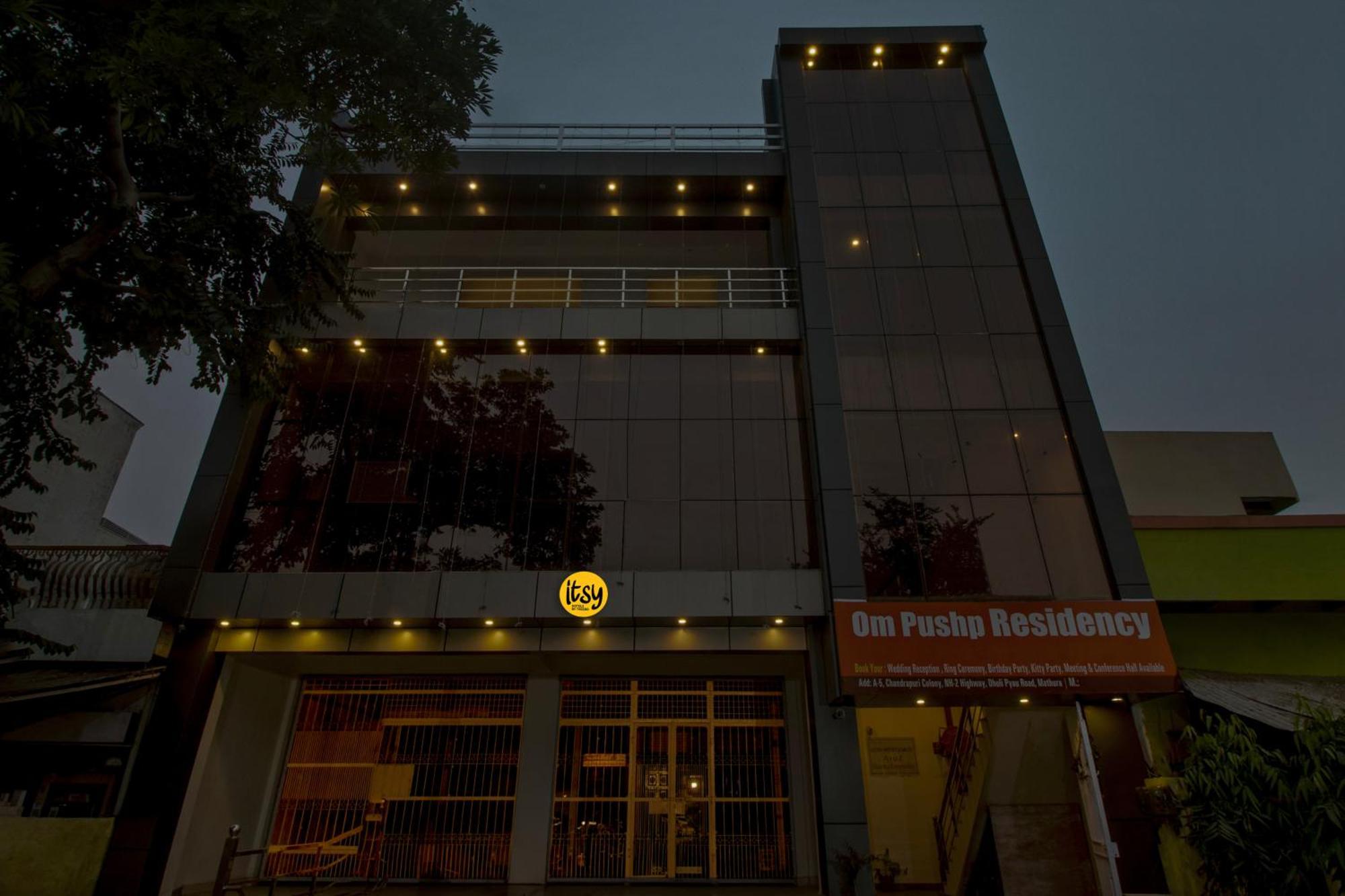 Hotel O Om Pushp Residency Матхура Экстерьер фото