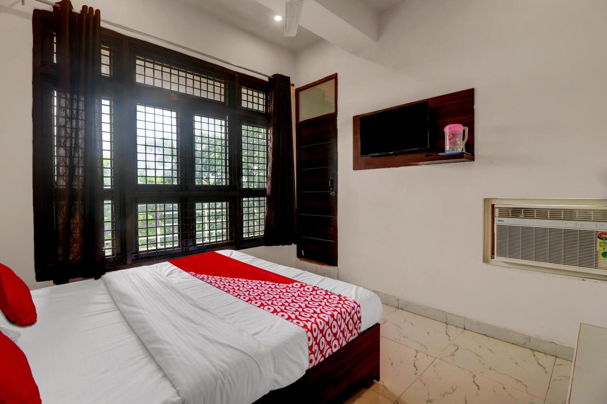 Hotel O Om Pushp Residency Матхура Экстерьер фото