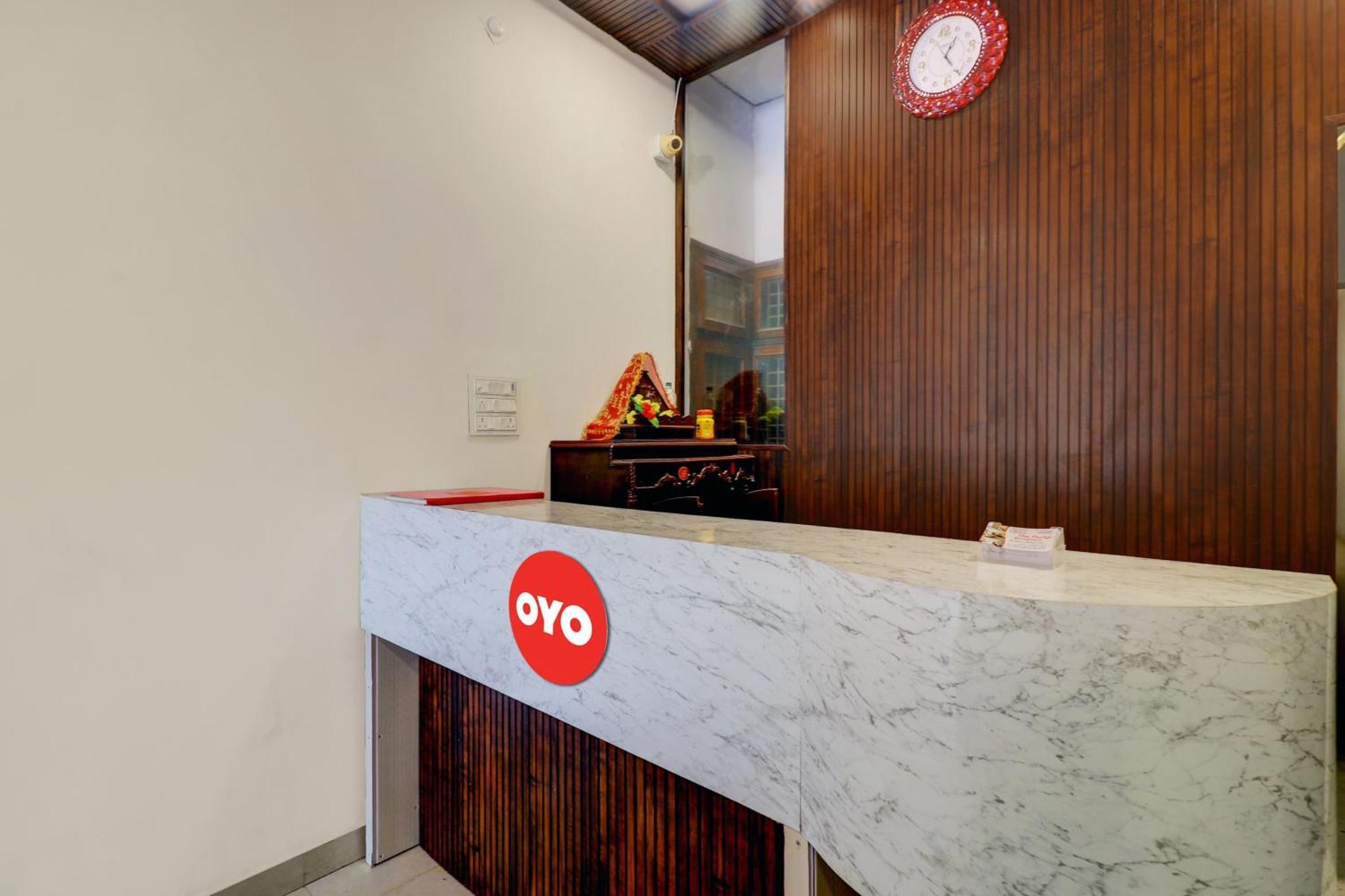 Hotel O Om Pushp Residency Матхура Экстерьер фото