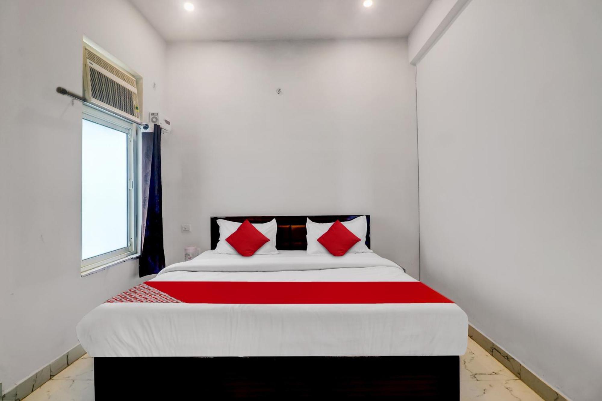Hotel O Om Pushp Residency Матхура Экстерьер фото