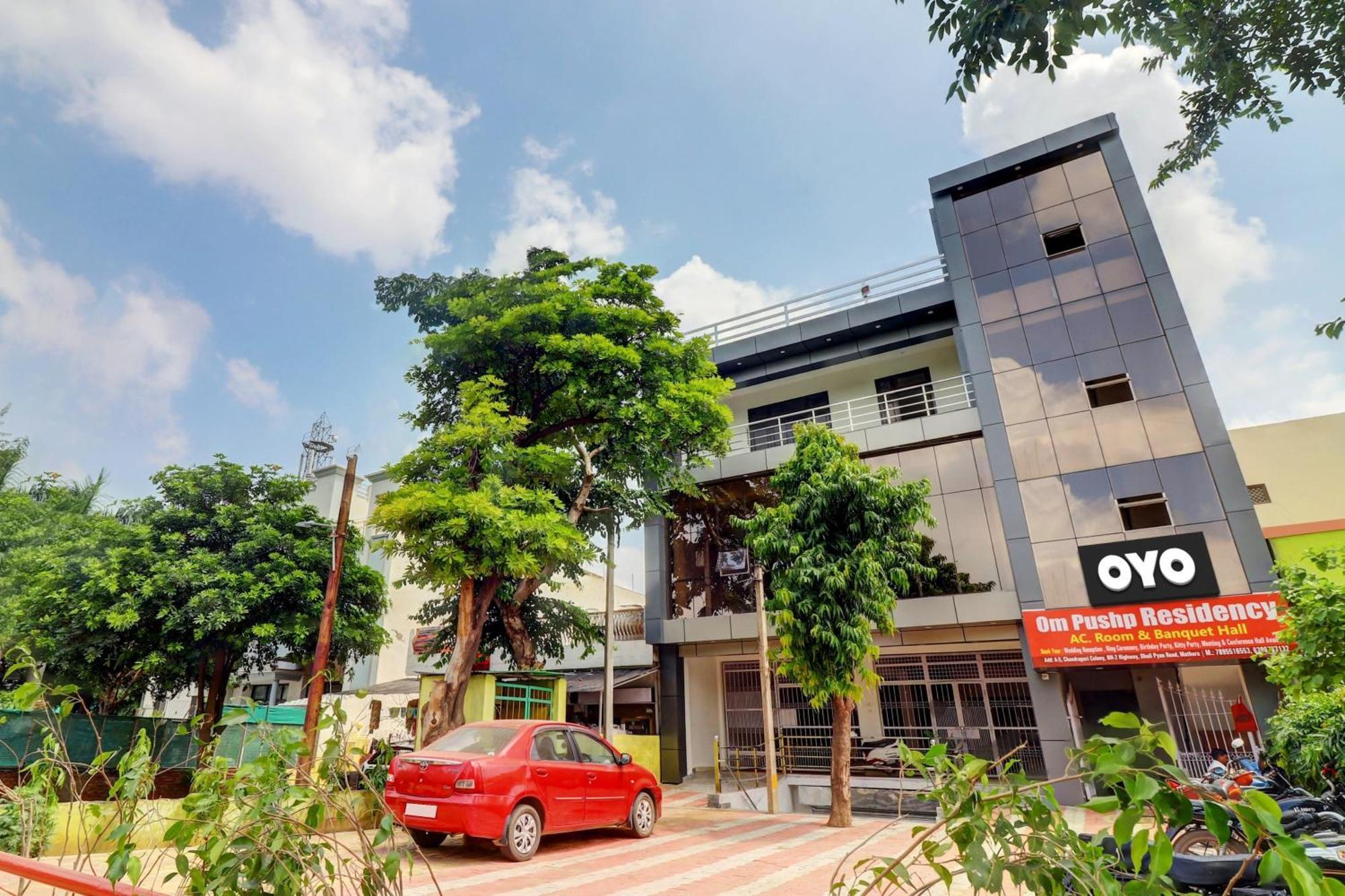 Hotel O Om Pushp Residency Матхура Экстерьер фото